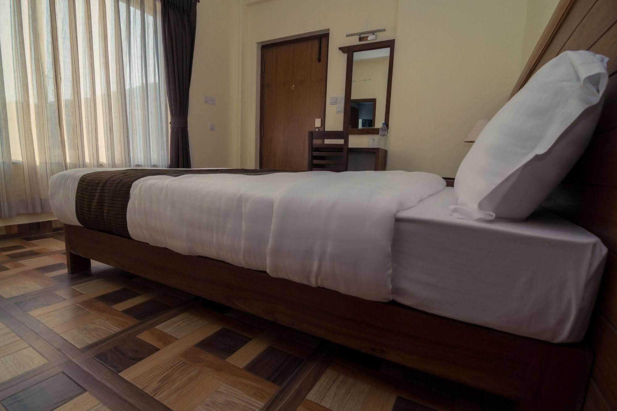 Hotel Mountain View - Lakeside Pokhara Ngoại thất bức ảnh
