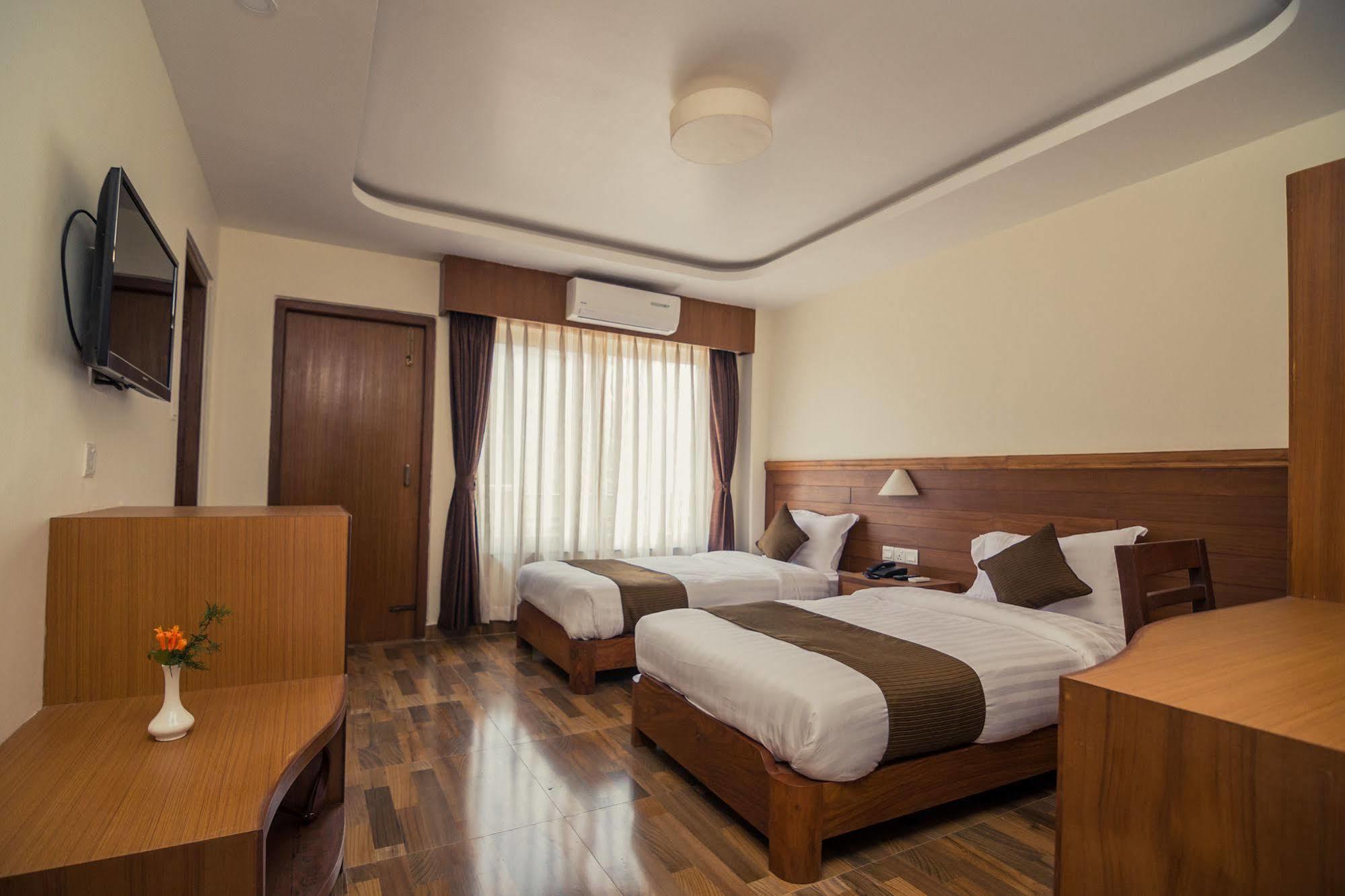 Hotel Mountain View - Lakeside Pokhara Ngoại thất bức ảnh